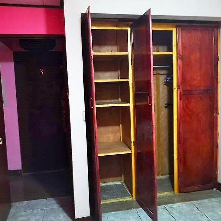 ألاخويلا Airport Traveler'S Home المظهر الخارجي الصورة