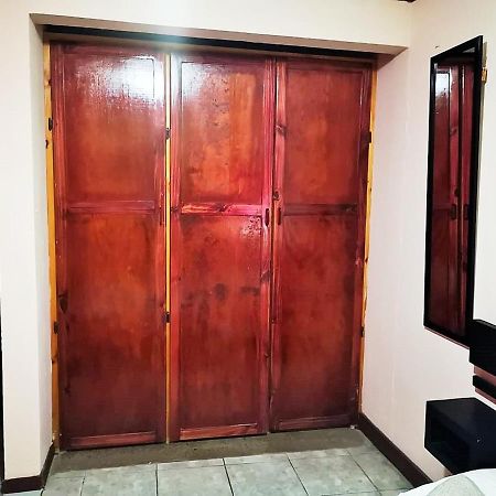 ألاخويلا Airport Traveler'S Home المظهر الخارجي الصورة