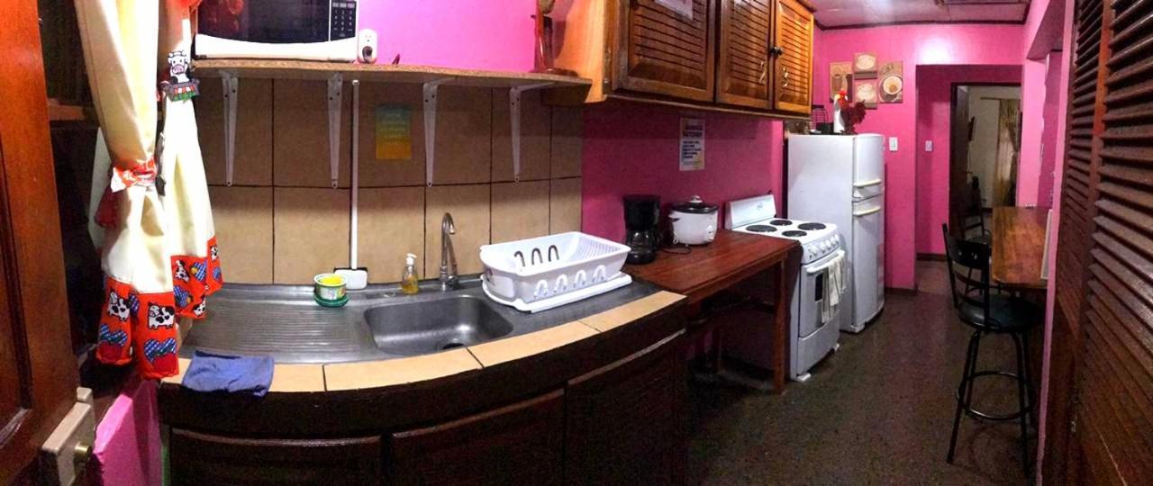 ألاخويلا Airport Traveler'S Home المظهر الخارجي الصورة