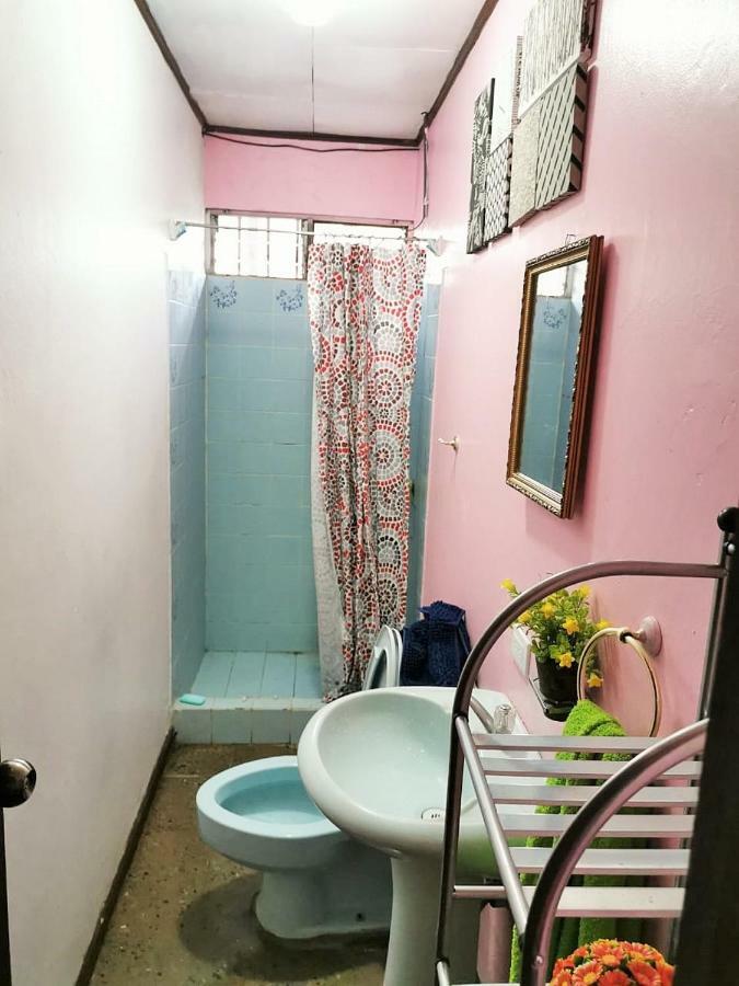 ألاخويلا Airport Traveler'S Home المظهر الخارجي الصورة